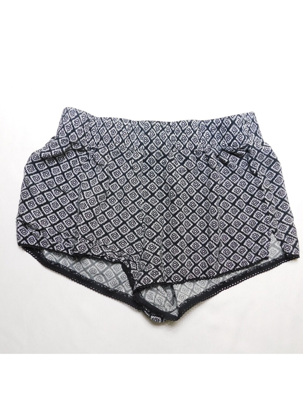 Secret Treasures Pajama Shorts Womens S 4-6 Black White Geometric Rayon Lace Tri